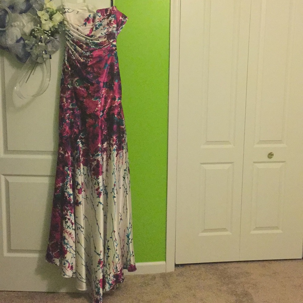 Cache Prom Gown - Picture 6 of 10